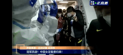 刚刚，冠军回家！