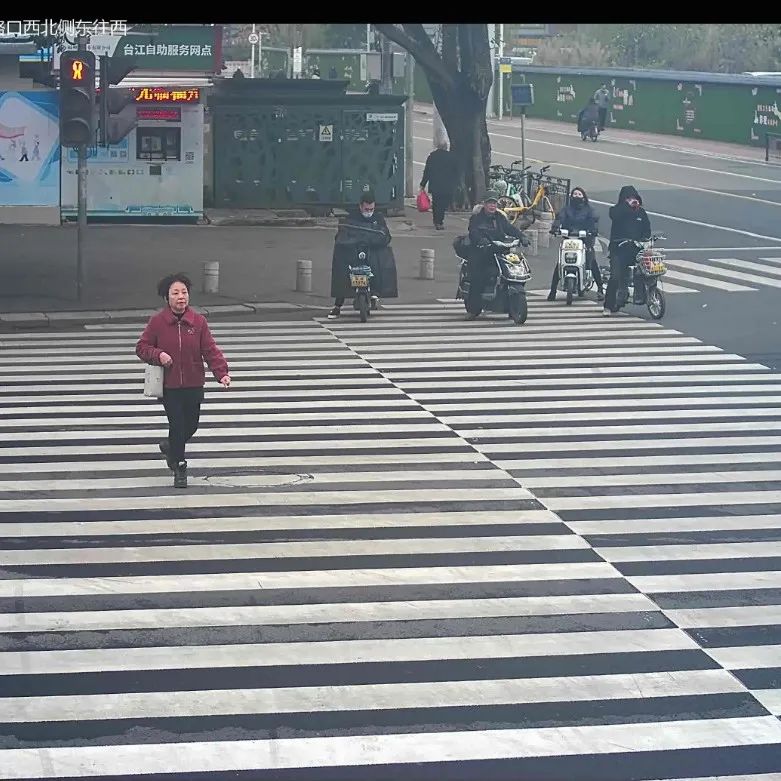 高清无码不遮脸！福州这些行人闯红灯被曝光！