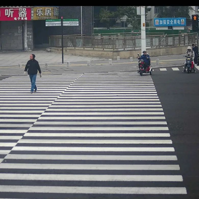高清无码不遮脸！福州这些行人闯红灯被曝光！