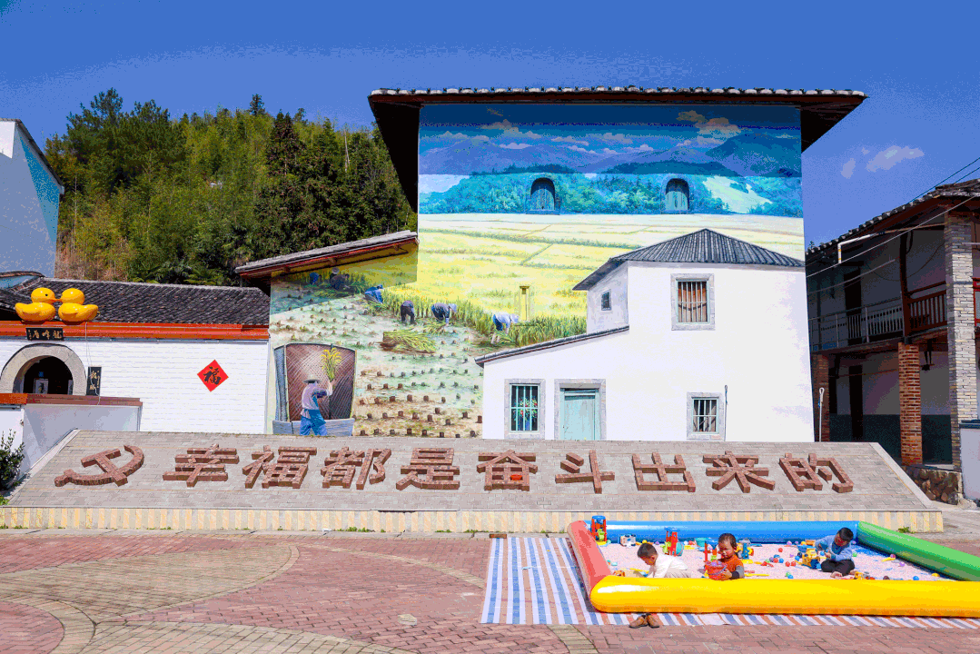 村居变景点,村民变摊主! “小黄鸭”带火闽清前峰村 村居变景点,村民变摊主! “小黄鸭”带火闽清前峰村