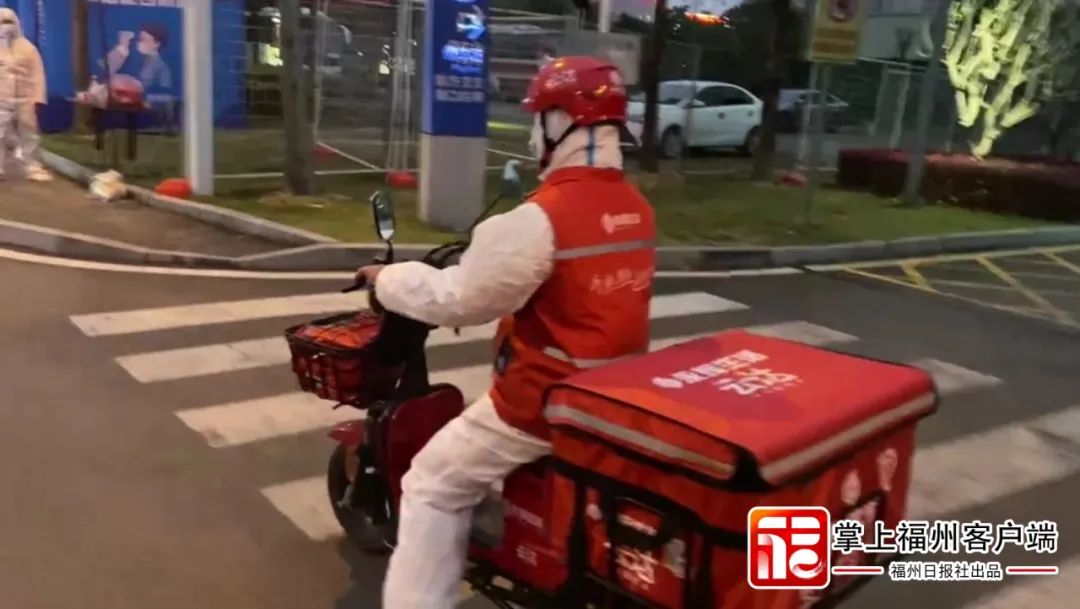 封控区里怎么吃上新鲜蔬菜？多亏了他们→