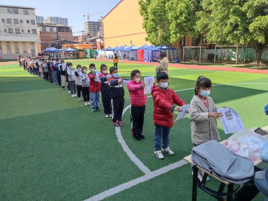 “很快，很满意！”今天，市民为高新区的核酸检测点赞