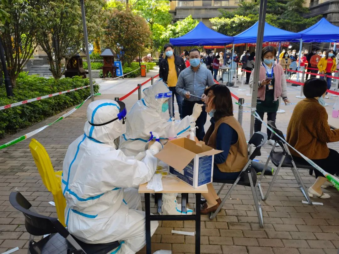“很快，很满意！”今天，市民为高新区的核酸检测点赞