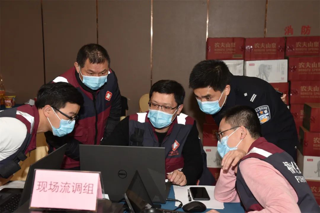 你以为这是在查户口？其实是“福尔摩斯”现身福州！