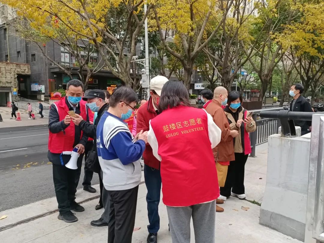 送 “苗” 上门 鼓楼服务老人至“最后一米”
