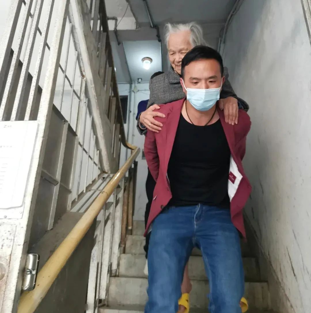 送 “苗” 上门 鼓楼服务老人至“最后一米”