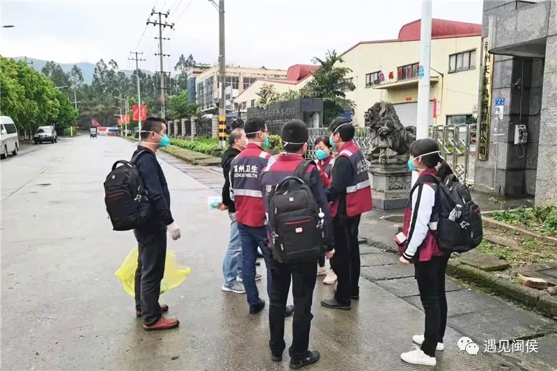 抑悲痛守护“大家”，他坚守岗位抗击疫情