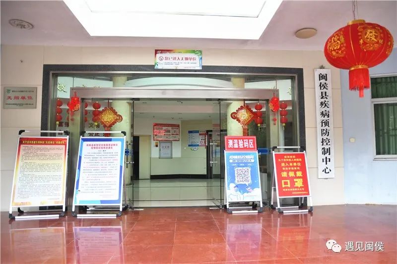 抑悲痛守护“大家”，他坚守岗位抗击疫情