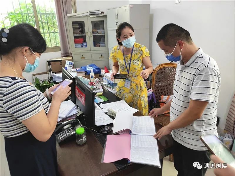 抑悲痛守护“大家”，他坚守岗位抗击疫情