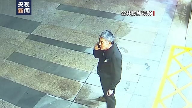 福清一市民十万元被误扔 保洁员保安帮忙找回