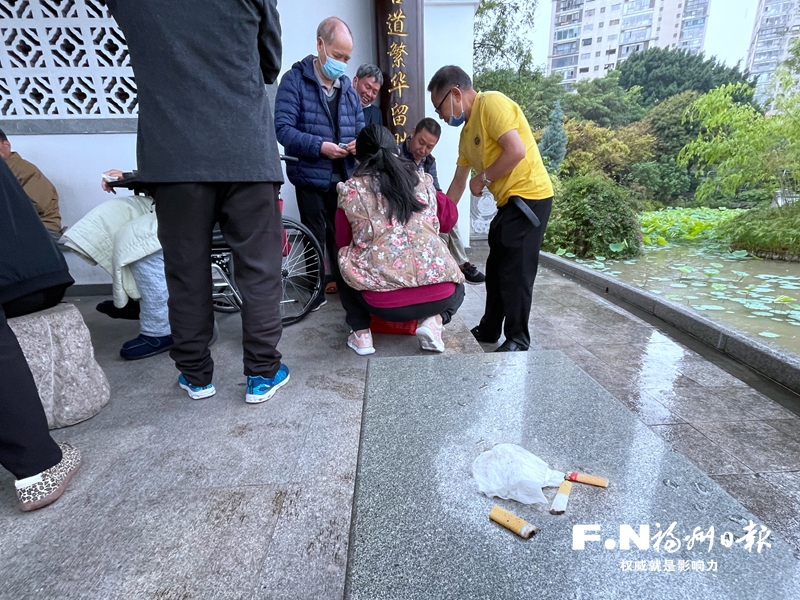 不文明游园时有发生 公共场合注意一言一行