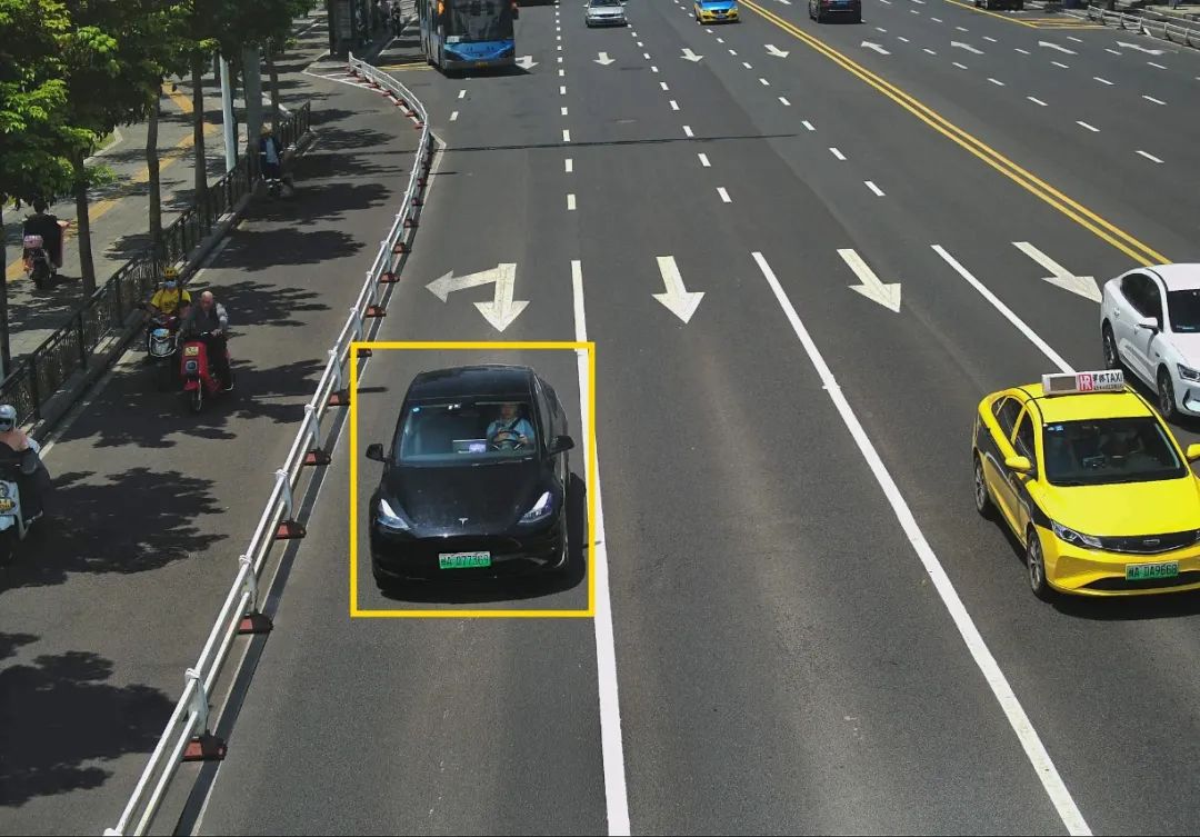 开车玩手机？福州交警：高清曝光！