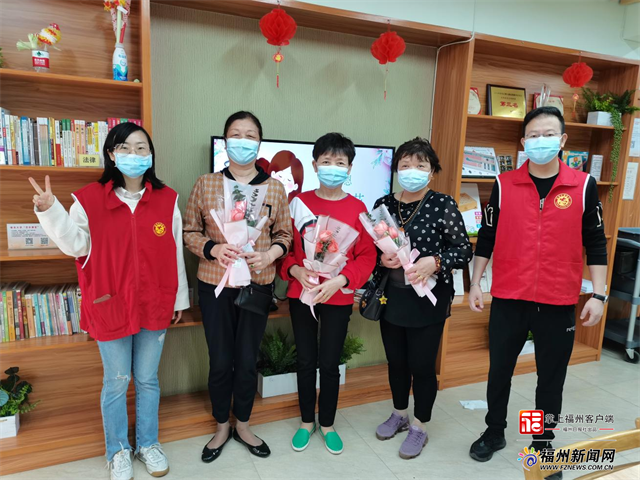 学知识、送鲜花、吃蛋糕……银龄老人乐享母亲节