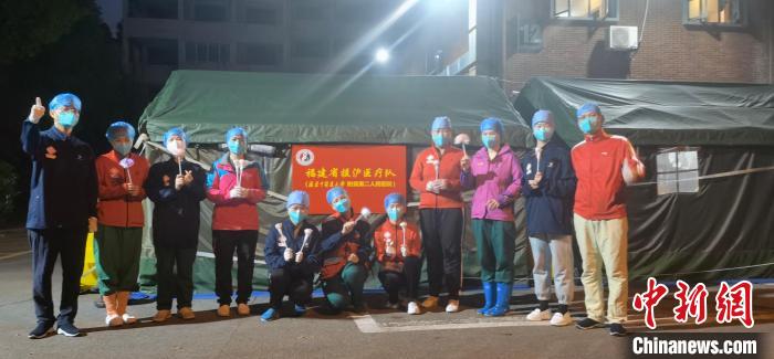 福建援沪医疗队护士们写心愿庆节日