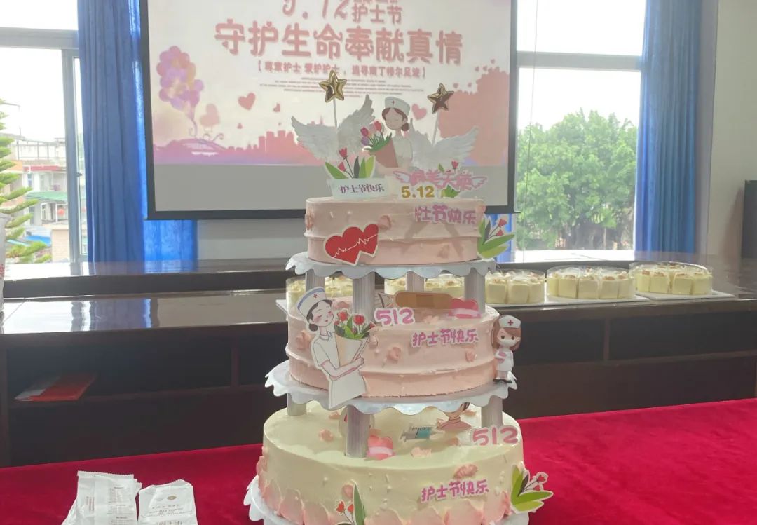 致敬白衣下的温暖与光芒！