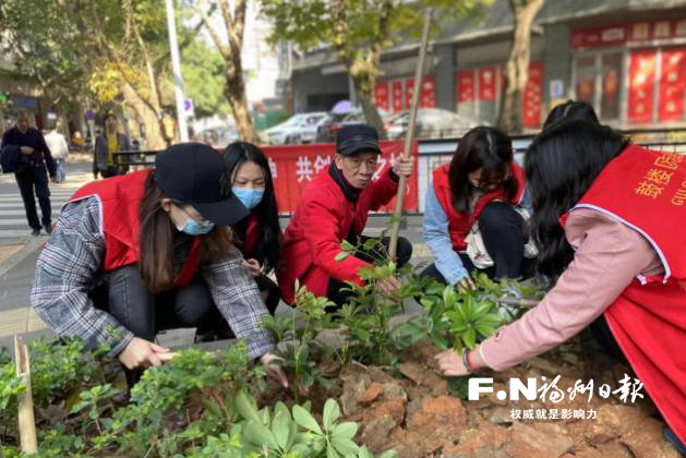 推进“网格+党建” 党员同心扮美安泰