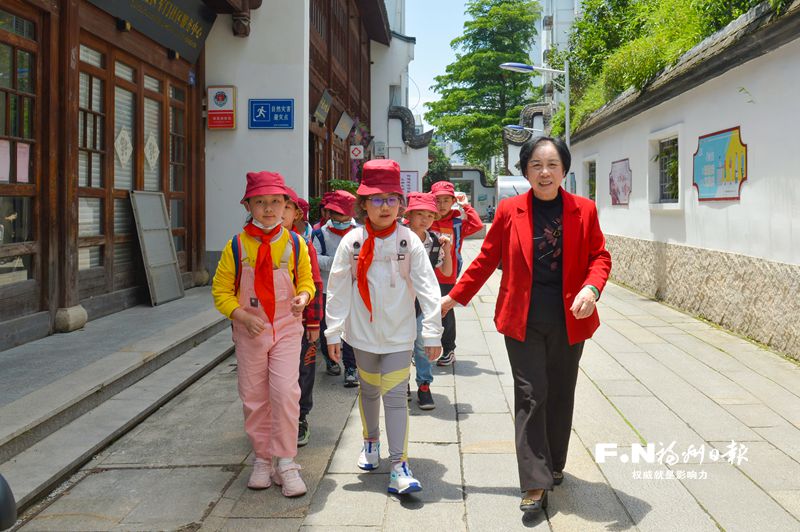 30年·30人｜林丹：“小巷总理”育得百花开