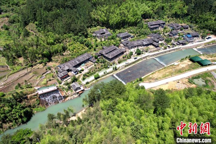 福建闽侯：塘里古村山清水秀引客来