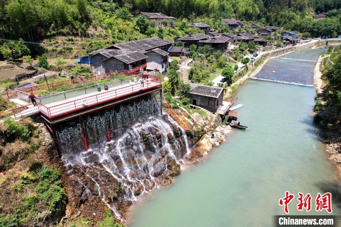 福建闽侯：塘里古村山清水秀引客来