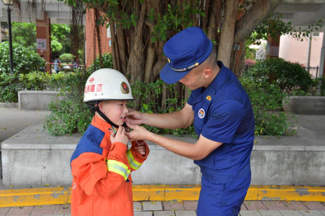 福州市消防救援支队联合市教育局举办“百校联动·消防童行”主题教育活动