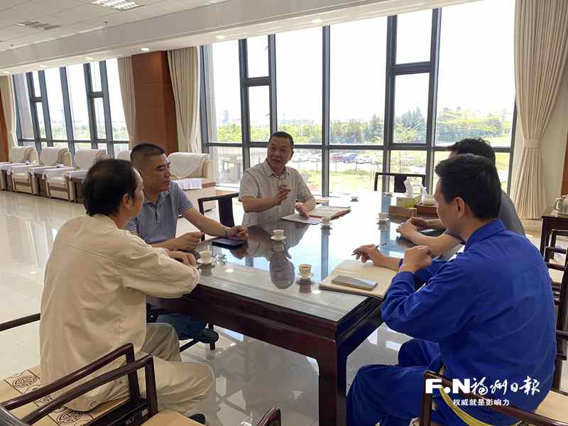 江阴港城经济区管委会副主任邱华焰：“企业困难在哪里，服务就跟到哪里”