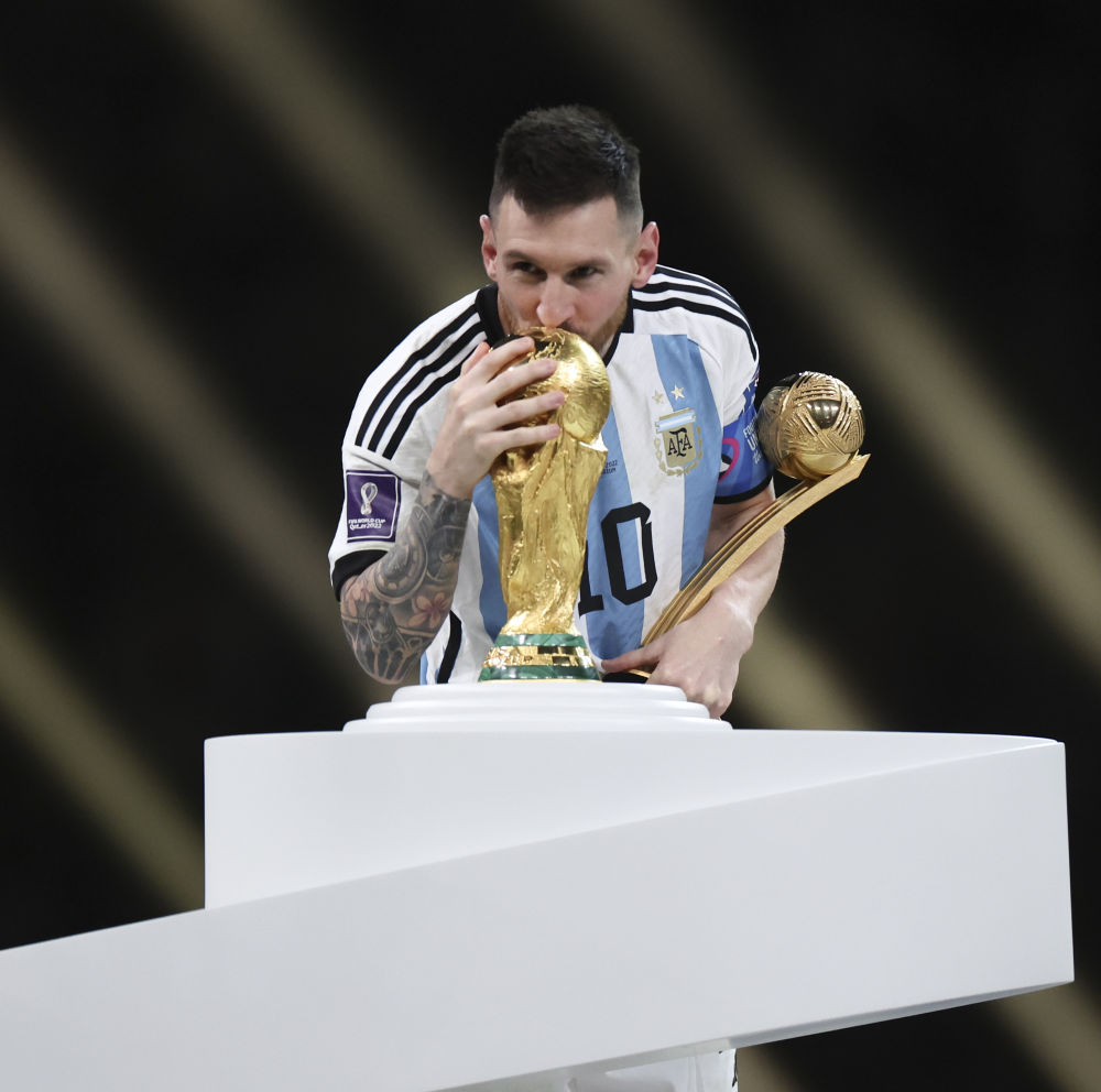阿根廷“点胜”法国三夺世界杯 梅西终捧大力神杯