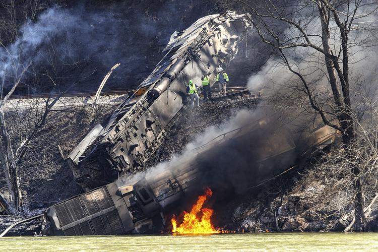 美国一列火车在西弗吉尼亚州脱轨 3名工作人员受伤