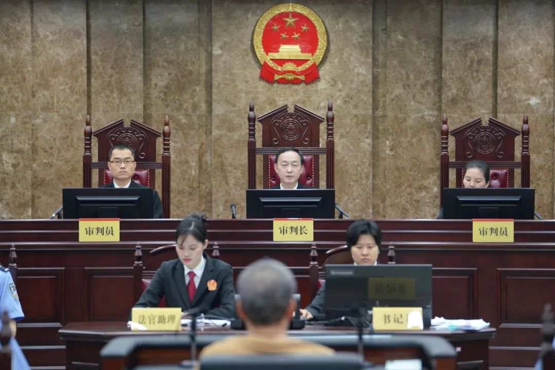 南宁轨道地产集团原董事长一审被控受贿1.5亿余元