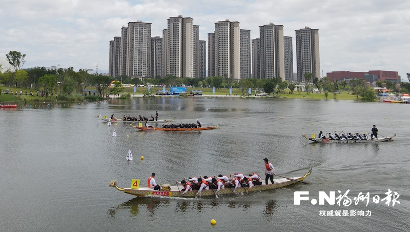 旗山湖上挥桨斩浪 福州大学生赛龙舟庆祝五四青年节