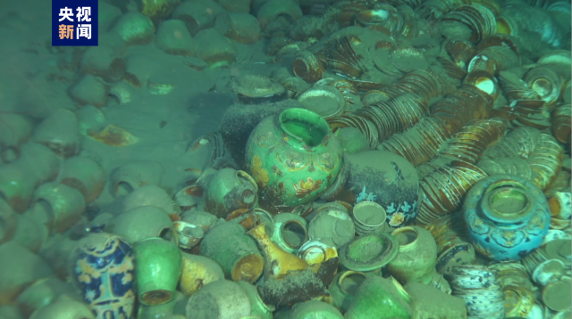 我国深海考古重大进展：南海发现两处古代沉船，文物超十万件