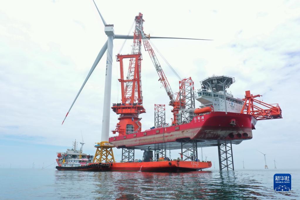 全球首台16兆瓦海上风电机组在福建成功吊装