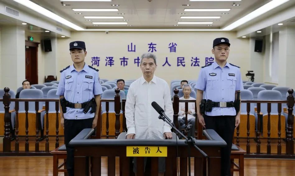 中国光大银行原党委副书记、副行长张华宇一审获刑12年半