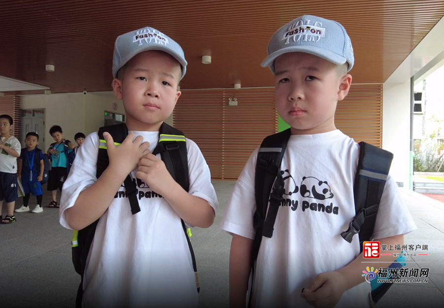 福州一小学迎来7对双胞胎小萌新 上演校园版“连连看”