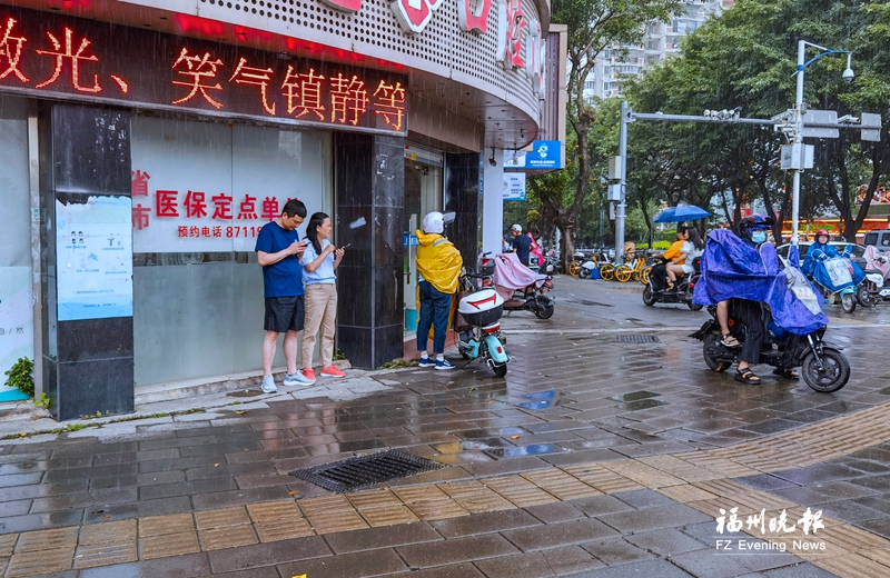 “海葵”明天可能登陆闽粤交界 今起三天福州雨势较强