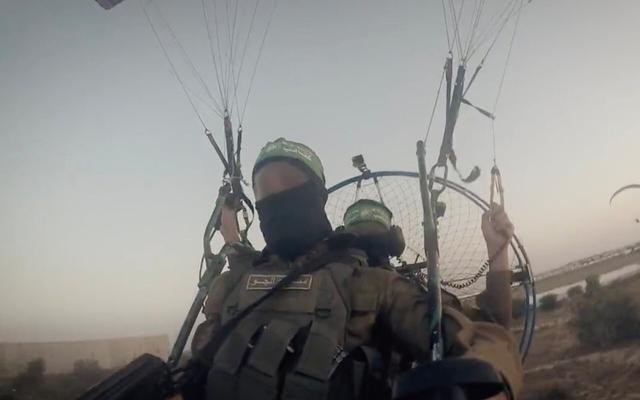 视频曝光！英媒：哈马斯武装人员乘坐动力伞对以色列进行渗透