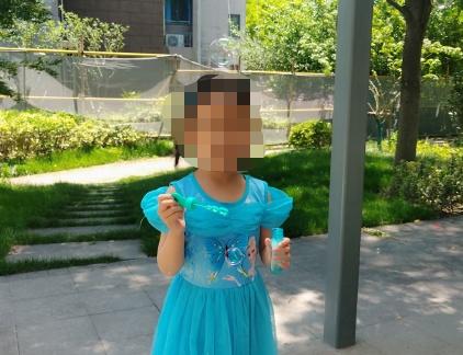 4岁女童海滩走失，身上的蓝色衣服值得关注！