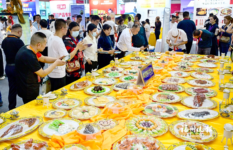 第32届中国厨师节在福州开幕，2000多位中外厨师切磋技艺