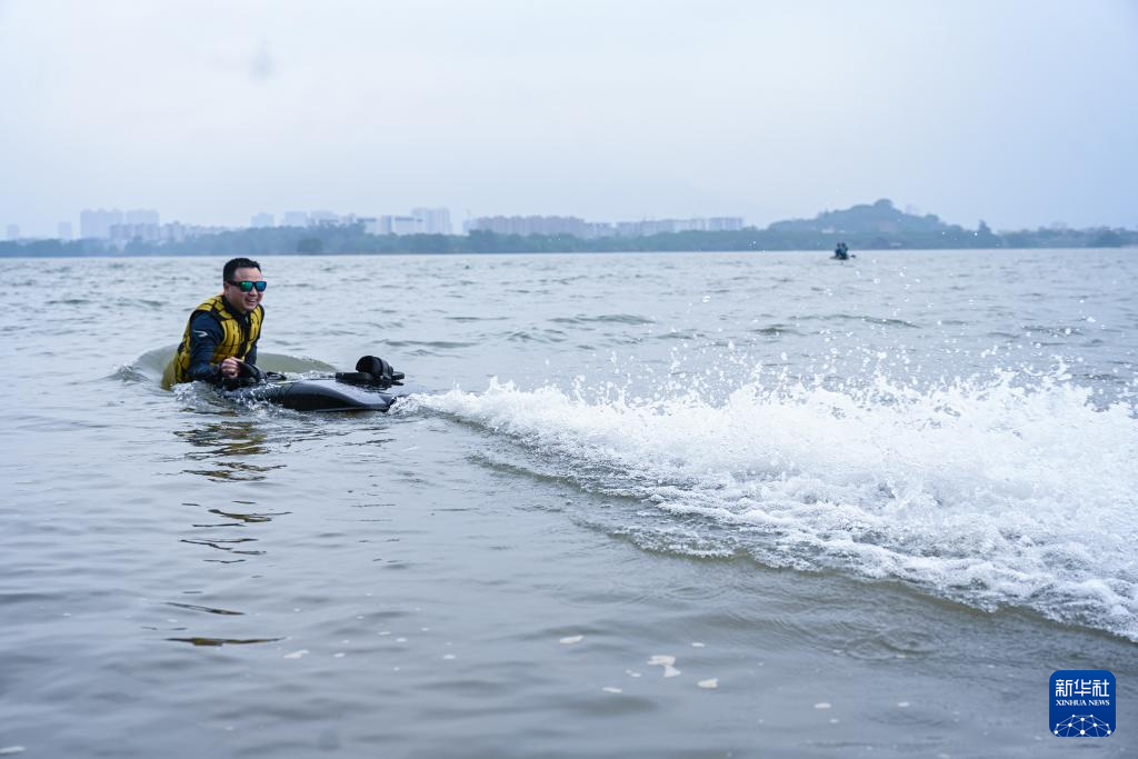 新华社关注！“水上漂”成为福州青年一代“新宠”
