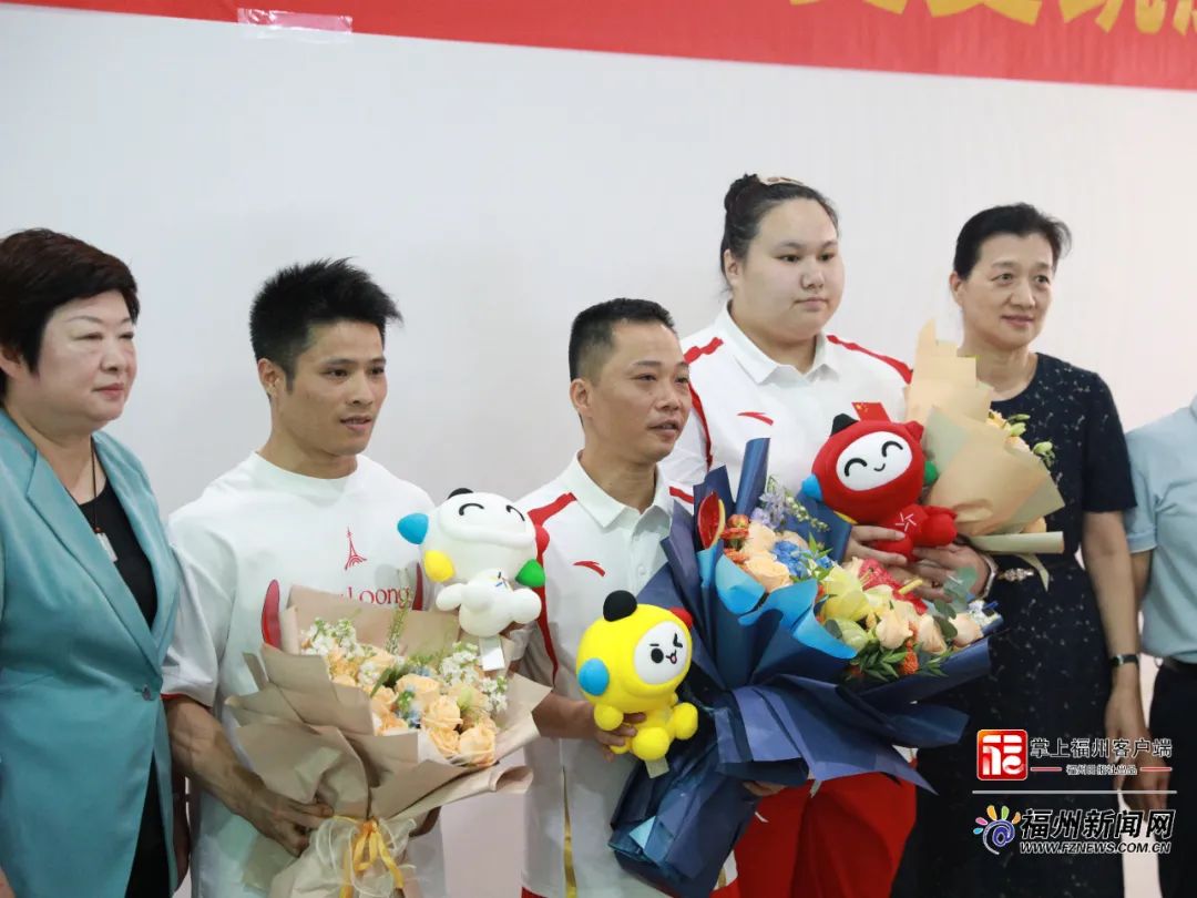 载誉归来！奥运冠军李发彬、李雯雯到福州了！