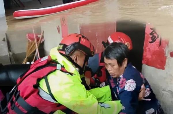 连江：雨夜转移记