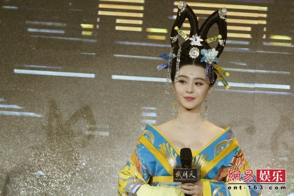 12款“武则天”扮相叠加起来是啥样　范冰冰刘晓庆