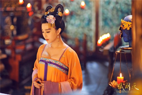 12款“武则天”扮相叠加起来是啥样　范冰冰刘晓庆