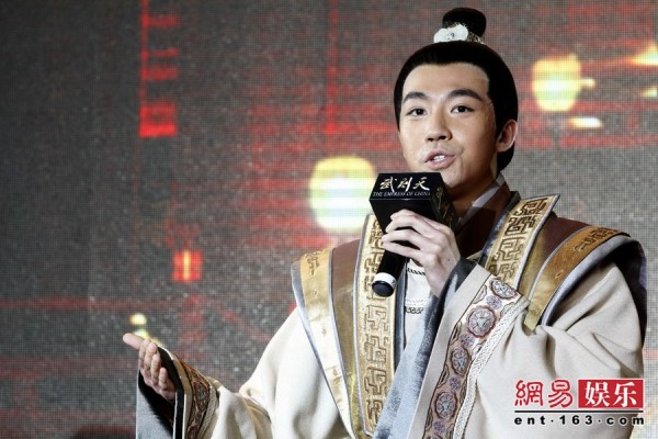12款“武则天”扮相叠加起来是啥样　范冰冰刘晓庆