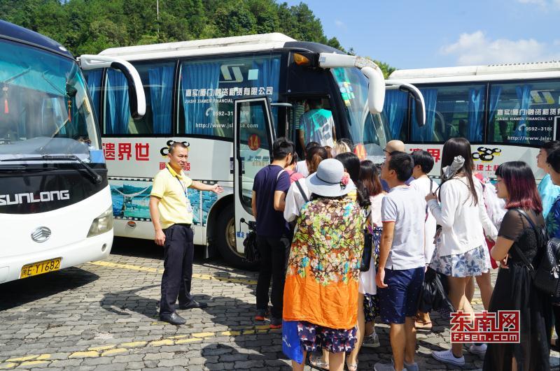 “十一”黄金周南靖土楼迎客流高峰旅游秩序井然