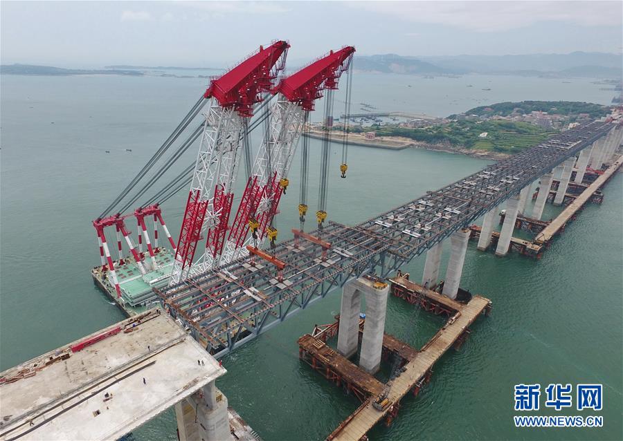 平潭海峡公铁两用大桥全桥非通航孔钢桁梁全部架设完成