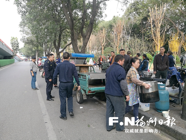 晋安城管整治桥下占道经营 维护市容整洁有序