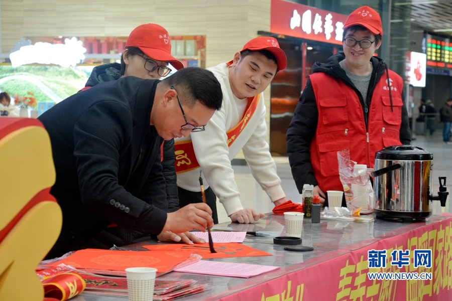 福州铁警开展“警民同乐过小年”活动