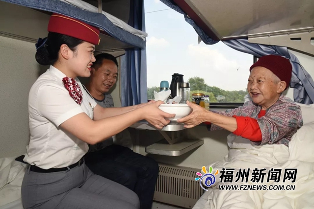 福渝客车郑欣：12年坚守，成就最美“春运逆行人”