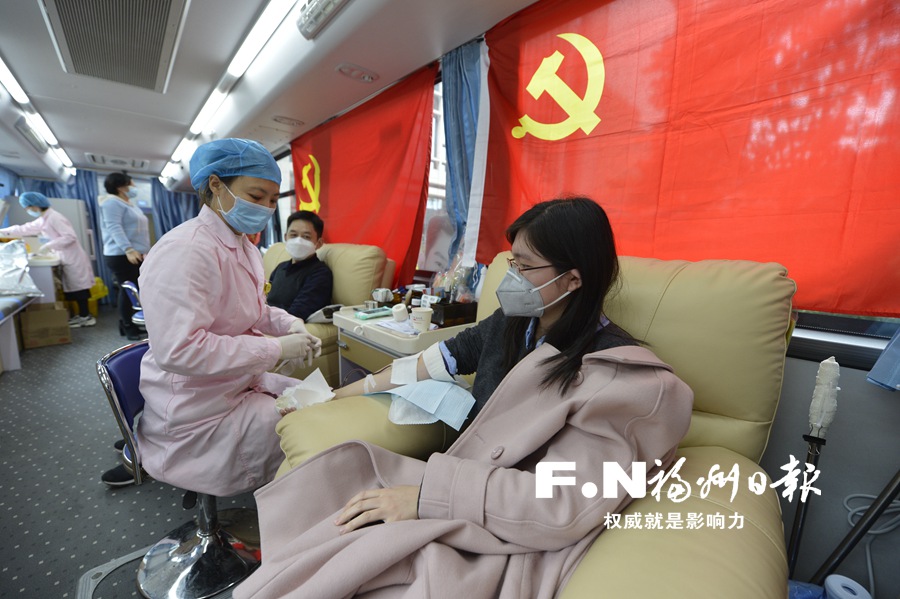福州：戴上口罩去献血