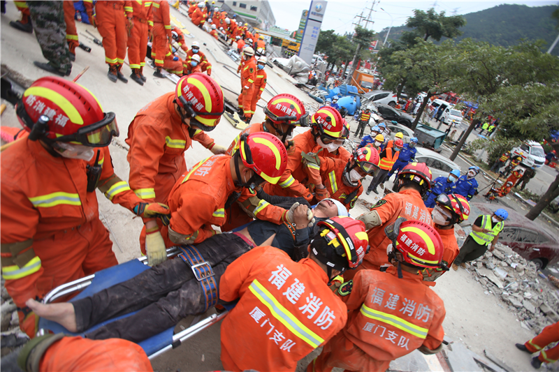 厦门市消防救援支队：有困难，“火焰蓝”来帮忙